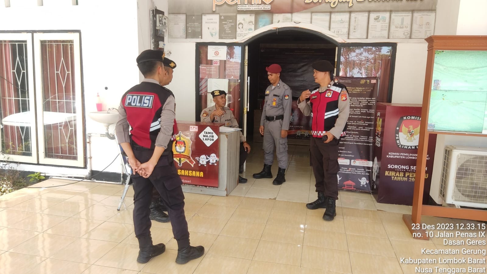 Patroli Preventif Polres Lombok Barat di Kantor KPU Gerung