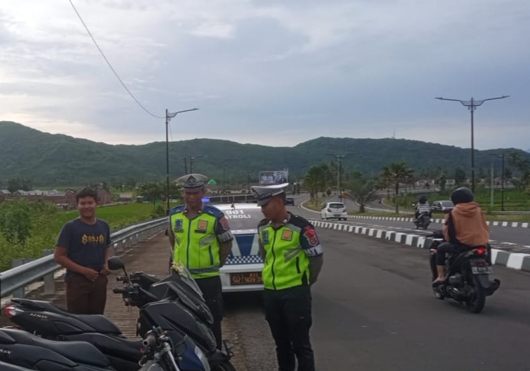 Patroli Sore Satgas Kamseltibcar Lantas OMB Polres Lombok Barat untuk Mengantisipasi 3C dan Kemacetan