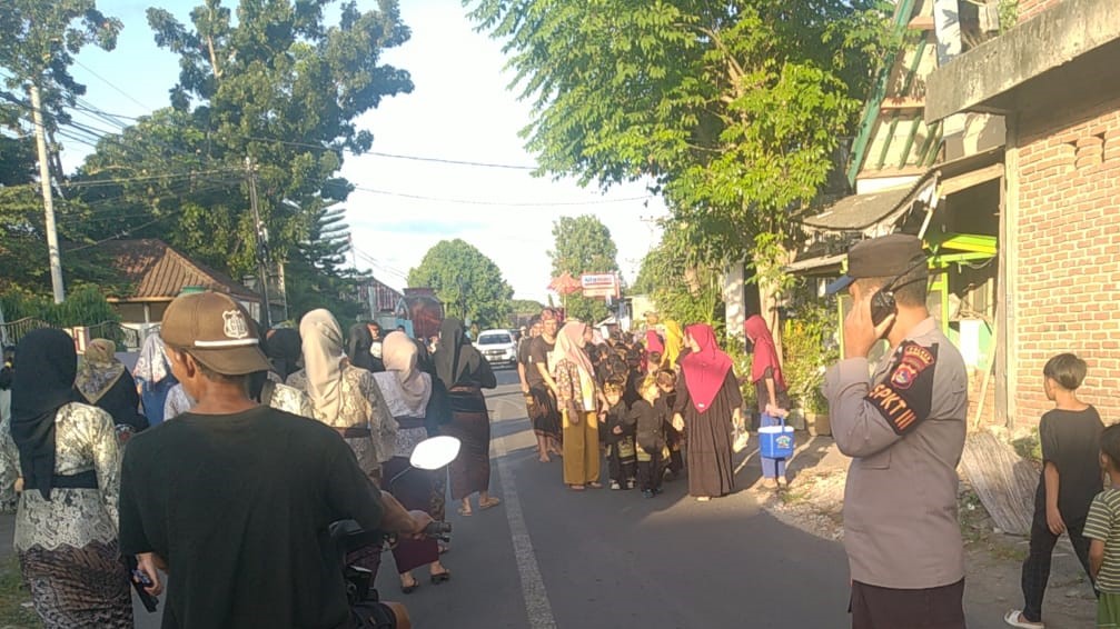 Polsek Kediri Jaga Kelancaran Tradisi Nyongkolan di Banyumulek Lombok Barat